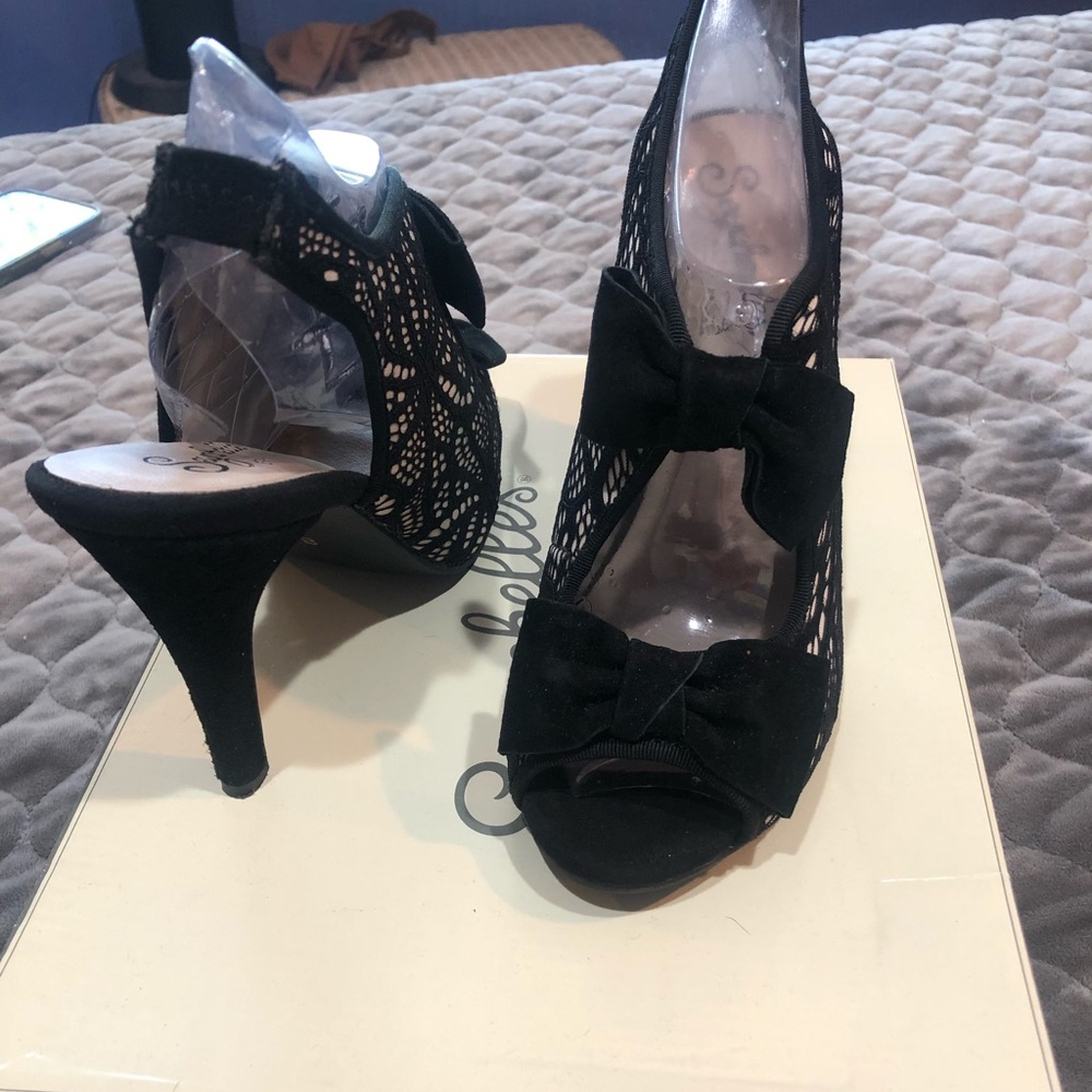 Seychelles black and nude lace heels